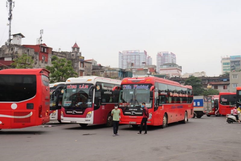 Từ ngày 30-3, xe khách liên tỉnh tuyến cố định có điểm đi - đến Hà Nội bị hạn chế hoạt động.