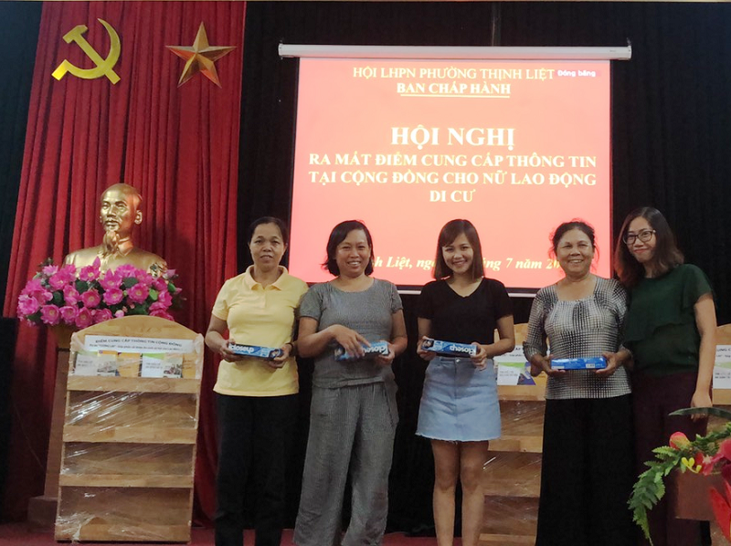 Hội LHPN Quận phối hợp với Hội LHPN Hà Nội, dự án Light tổ chức lễ ra mắt điểm cung cấp thông tin tại hội trường UBND phường Thịnh Liệt.