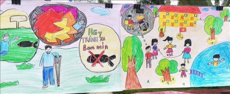 Trẻ em vẽ tranh cổ động phòng chống bom mìn