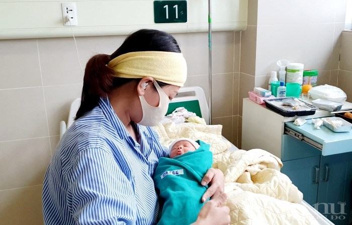Chào đời trong khoảng thời gian cách ly tại BV Bạch Mai, sức khỏe của bé vẫn được đảm bảo an toàn.