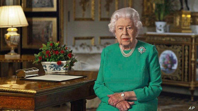 Nữ hoàng Anh ra lời hiệu triệu toàn dân trên truyền hình.