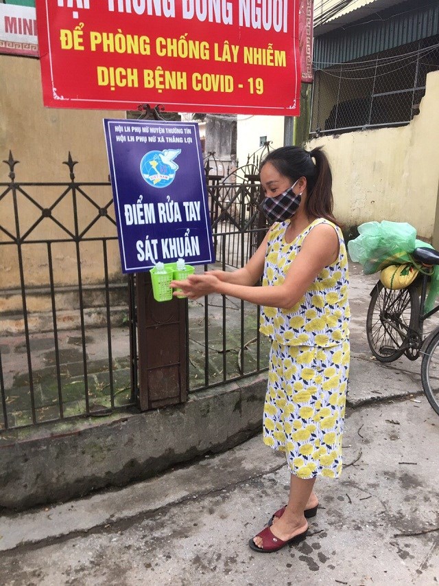 Sáng kiến của Hội LHPN Thường Tín giúp người dân có chỗ rửa tay sát khuẩn tại nơi công cộng