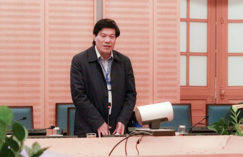 Ông Hoàng Nhật Cảm - Giám đốc Trung tâm Kiểm soát bệnh tật TP phát biểu tại phiên họp