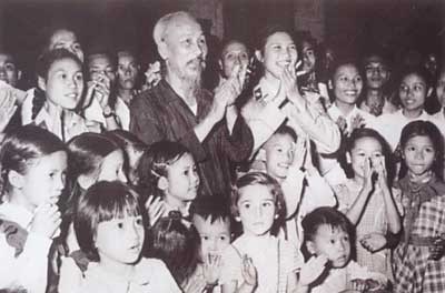 Bác Hồ vui Tết Trung thu với các cháu thiếu nhi Hà Nội và Quốc tế, ngày 27/9/1958