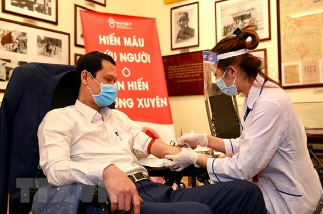 Cán bộ, công chức, viên chức Ủy ban Trung ương MTTQ Việt Nam tham gia hiến máu.