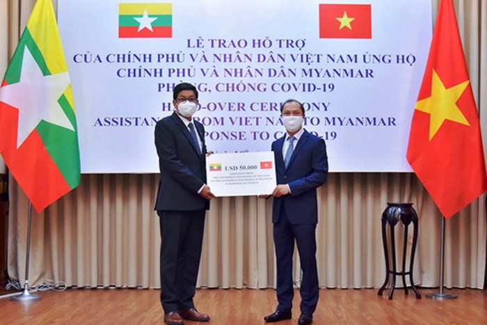 Việt Nam tặng trang thiết bị y tế giúp Myanmar chống đại dịch Covid-19