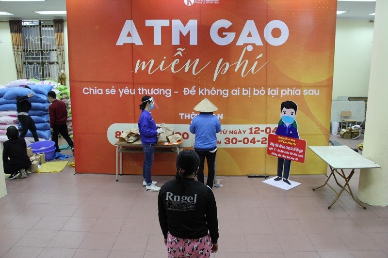 Trước đó tại các  quận Cầu Giấy, quận Bắc Từ Liêm đã có Cây ATM gạo miễn phí cho người có hoàn cảnh khó khăn  và thực sự cần trong thời điểm này. 