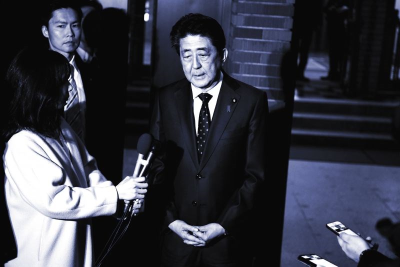 Thủ tướng Abe Shinzo phát biểu trước báo giới về việc hoãn Olympic 2020