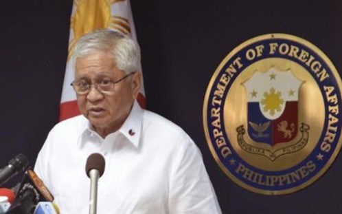Cựu Ngoại trưởng Philippines, ông Albert del Rosario. Ảnh: Reuters.
