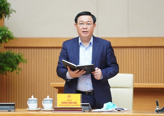 Ủy viên Bộ Chính trị, Bí thư Thành ủy Hà Nội Vương Đình Huệ báo cáo Thủ tướng Chính phủ.