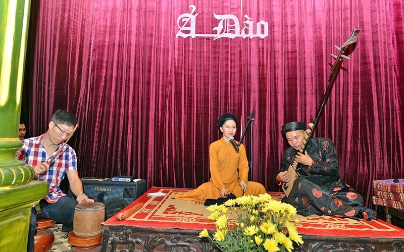 Một canh hát của CLB Ca trù Phú Thị.