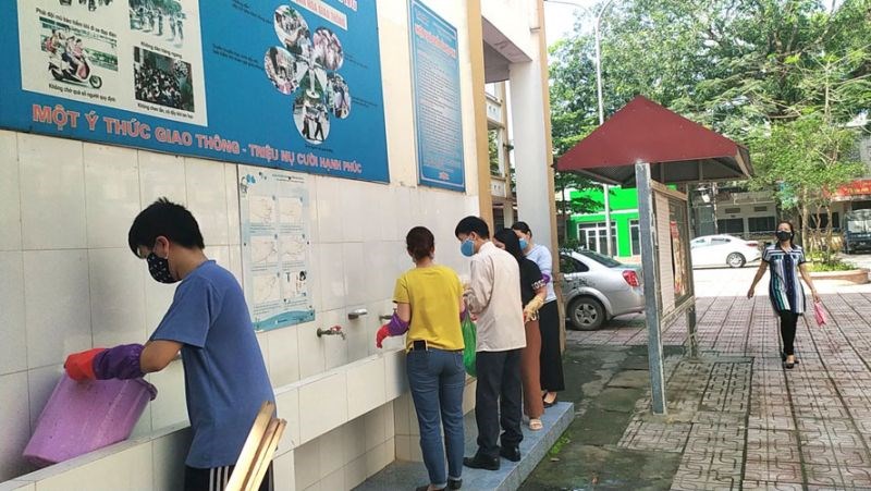 Trường Trung học cơ sở Dương Nội (quận Hà Đông) vệ sinh trường lớp để đón học sinh.