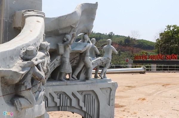 Tượng đài Chiến thắng Khâm Đức với kinh phí khoảng 14 tỷ đồng của huyện Phước Sơn (Quảng Nam)