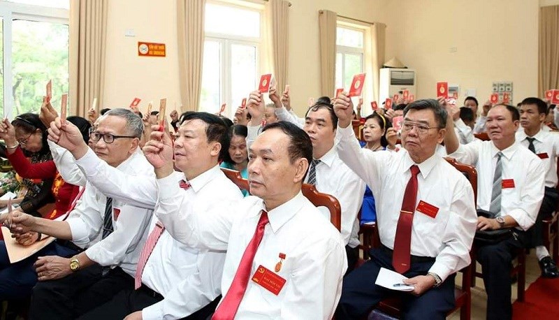 Các đại biểu biểu quyết Bầu Ban Chấp hành Đảng bộ nhiệm kỳ 2020-2025