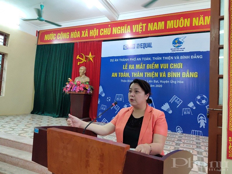 Bà Nguyễn Thị Thu Thủy- Phó Chủ tịch Thường trực Hội LHPN Hà Nội phát biểu tại xã Liên Bạt
