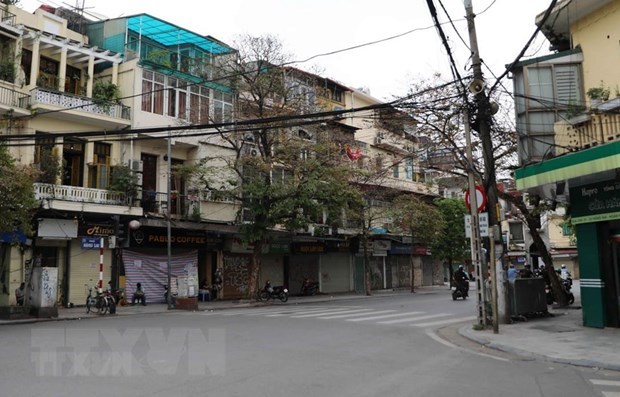 Các cửa hàng kinh doanh trên phố Hàng Gai, quận Hoàn Kiếm.