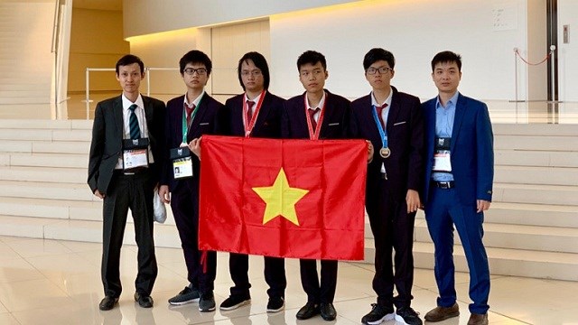 Đoàn học sinh Việt  Nam tham dự kỳ thi Olympic Tin học 2019