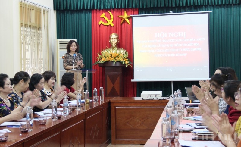 Chủ tịch Hội LHPN quận Ba Đình phát biểu khai mạc hội nghị.