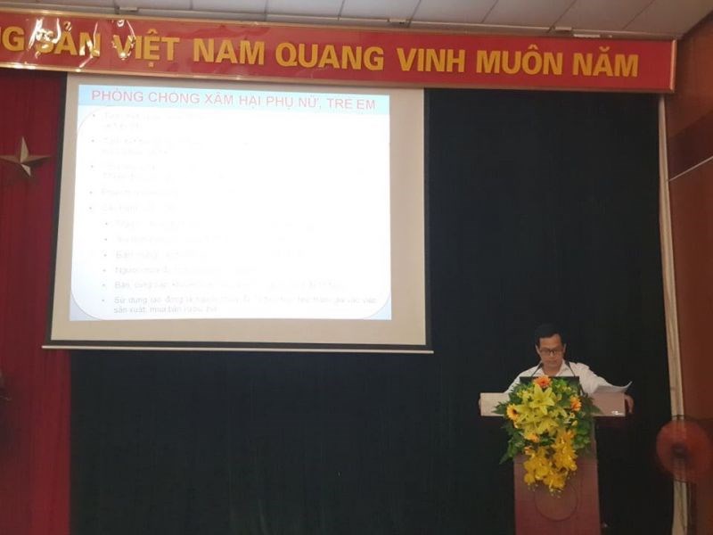 TS Nguyễn Xuân Lân báo cáo các nội dung chuyên đề tại hội nghị