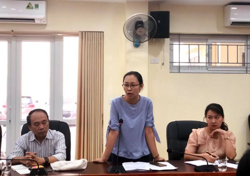 Chị Nguyễn Thị Hoài Thu, Chủ tịch Hội LHPN phường Quan Hoa phát biểu tham luận