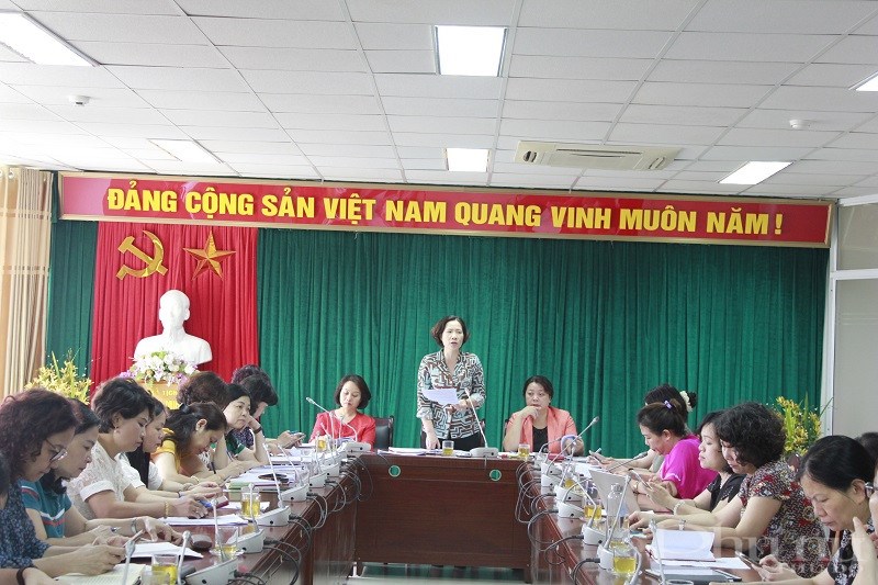 Đồng chí Lê Kim Anh- Chủ tịch Hội LHPN Hà Nội phát biểu chỉ đạo hội nghị