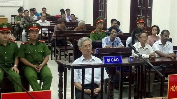 Bị cáo Nguyễn Khắc Thủy - thủ phạm dâm ô với hàng loạt trẻ em (tại Bà Rịa - Vũng Tàu) trong phiên tòa xét xử vụ án dâm ô trẻ em gây chú ý của dư luận năm 2018