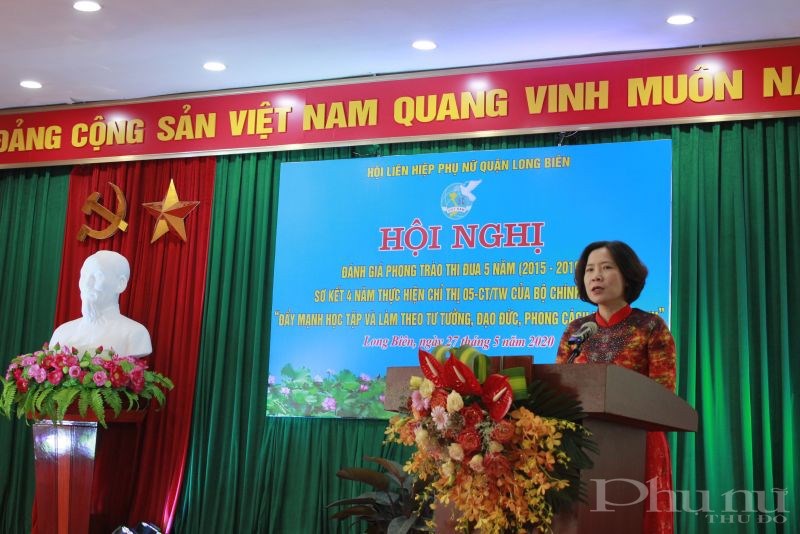 Đồng chí Lê Kim Anh - Chủ tịch Hội LHPN Hà Nội phát biểu chỉ đạo hội nghị