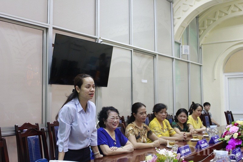 Đồng chí Nguyễn Lan Hương- Chủ tịch Hội LHPN quận Đống Đa phát biểu tại buổi trao tặng