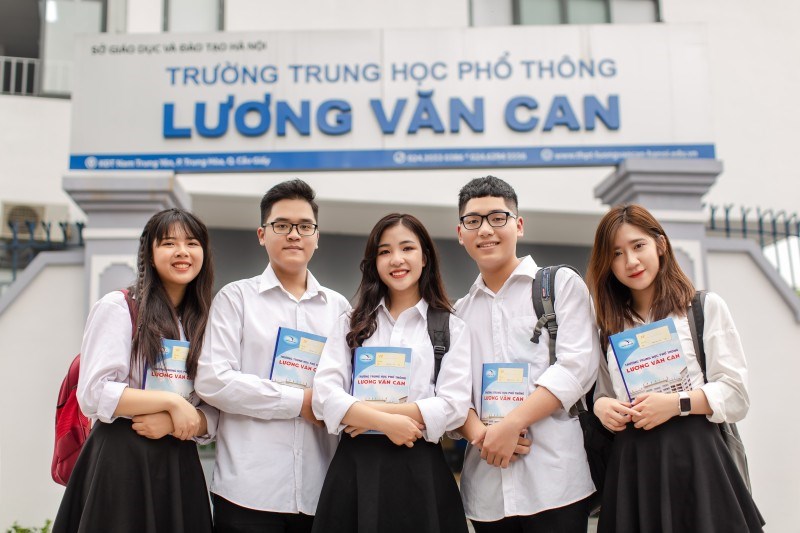 Qua 22 năm xây dựng và phát triển, hàng ngàn học sinh trưởng thành từ mái nhà chung mang tên Trung học phổ thông Lương Văn Can