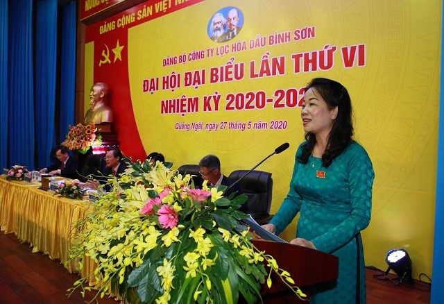 Phó Bí thư thường trực Đảng ủy BSR Khuất Thị Lê báo cáo chính trị tại Đại hội.