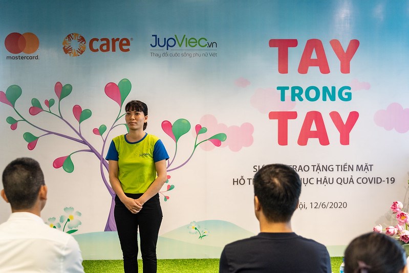 Thay mặt các chị em giúp việc, chị Trần Thị Hân đã gửi lời cảm ơn chân thành tới sự hỗ trợ này của Mastercard và tổ chức CARE Quốc tế tại Việt Nam.