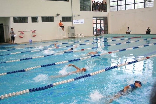 Sở GD-ĐT yêu cầu các nhà trường tăng cường trang bị  kỹ năng phòng, tránh tai nạn thương tích và đuối nước cho học sinh trong dịp hè.Ảnh minh họa: Bể bơi trường THPT chuyên Hà Nội Amsterdam