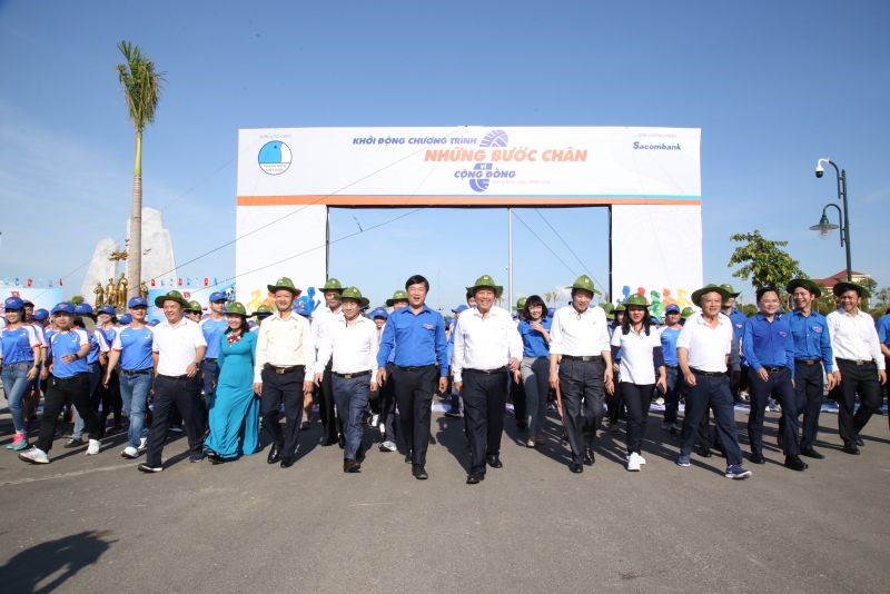Đại biểu tham gia chạy bộ tại Lễ ra quân Chiến dịch Thanh niên tình nguyện 2020 tại Quảng Bình.