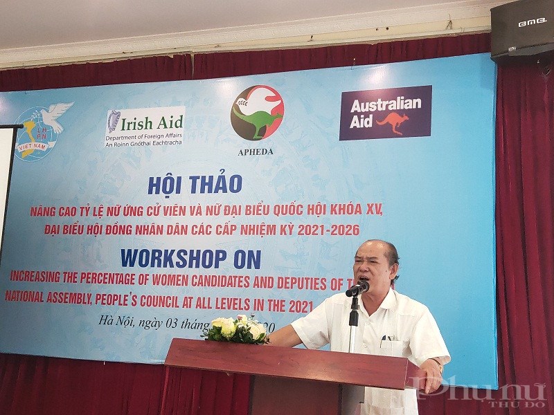 Đồng chí Nguyễn Đức Hà- nguyên Vụ trưởng Vụ cơ sở Đảng, Ban tổ chức Trung ương phát biểu tại hội thảo