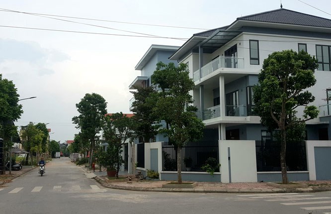 Tại khu đất đấu giá DG02 (thị trấn Quốc Oai, huyện Quốc Oai), nhiều gia đình đã xây nhà ở. Ảnh: Phạm Tuấn