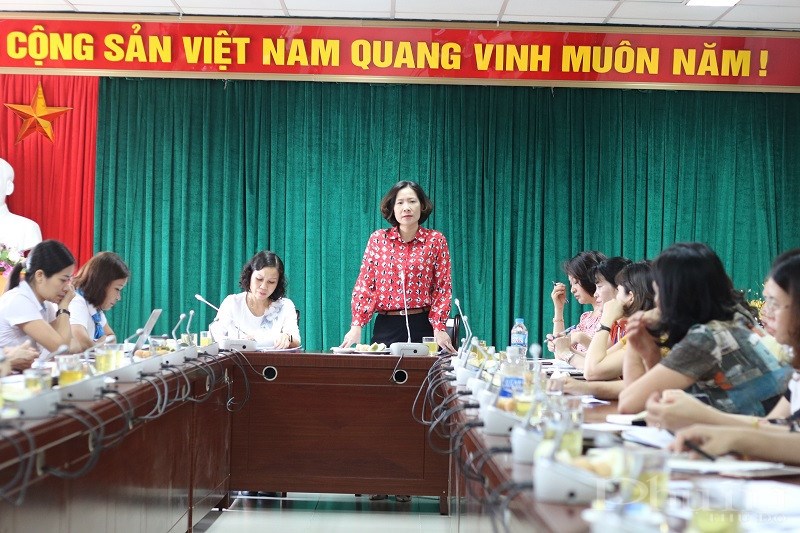 Đồng chí Lê Kim Anh- Chủ tịch Hội LHPN Hà Nội phát biểu tại hội thảo