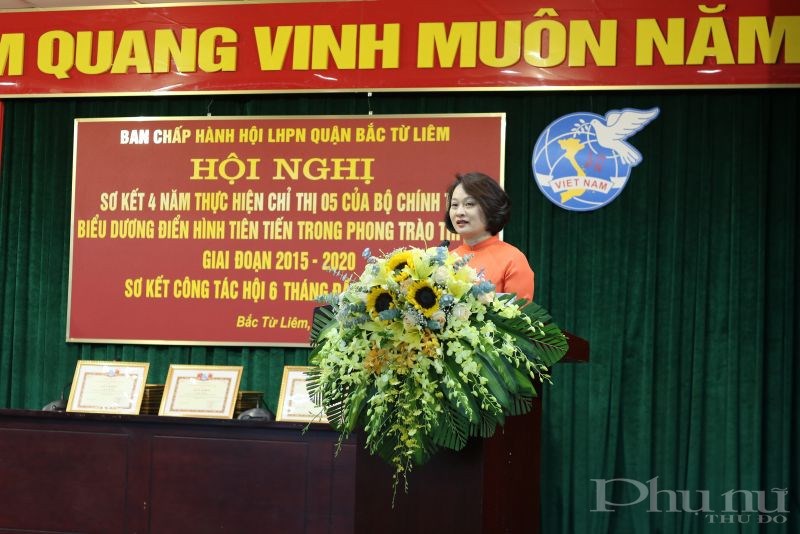 Đồng chí Phạm Thị Thanh Hương _Phó Chủ tịch Hội LHPN Hà Nội phát biểu chỉ đạo hội nghị