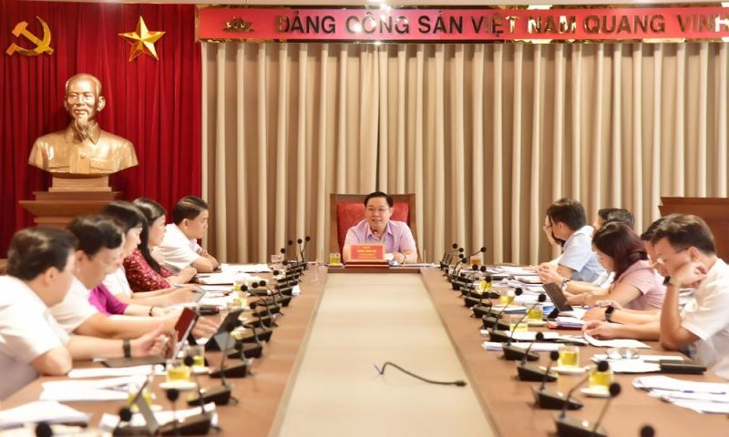Bí thư Thành ủy Vương Đình Huệ chủ trì phiên họp.