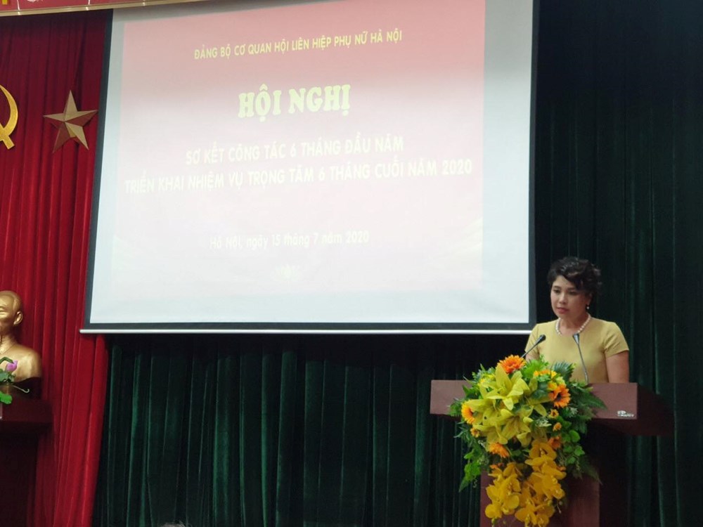 Đồng chí Lê QUỳnh Trang - Tổng biên tập báo PNTĐ đại diện Chi bộ Báo PNTĐ phát biểu tham luận tại Hội nghị