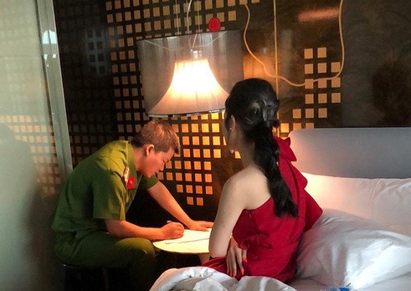 Người đẹp trong đường dây của tú ông Lục Triều Vỹ bị bắt quá tay tại khách sạn 5 sao khi đang bán dâm cho khách.