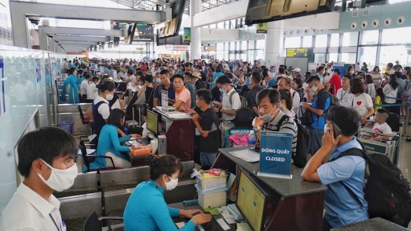 Cảng hàng không quốc tế Nội Bài mở tối đa các quầy check - in phục vụ hành khách.
