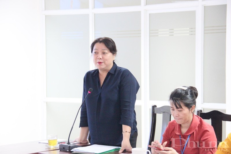 Đồng chí Nguyễn Thị Thu Thủy - Bí thư Đảng ủy, Phó Chủ tịch Thường trực Hội LHPN Hà Nội phát biểu chỉ đạo tại Hội nghi sơ kết 6 tháng đầu năm của Chi đoàn.