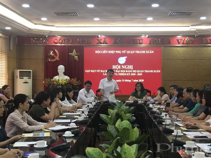 Đồng chí Nguyễn Xuân Lưu- Bí thư quận ủy - Chủ tịch UBND quận Thanh Xuân phát biểu tại hội nghị