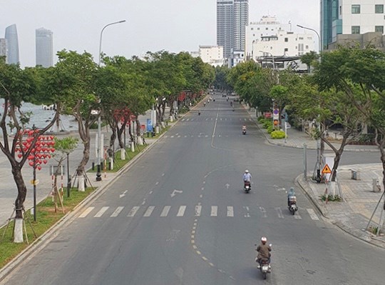 Phố phường Đà Nẵng vắng vẻ trước khi thực hiện giãn cách xã hội.