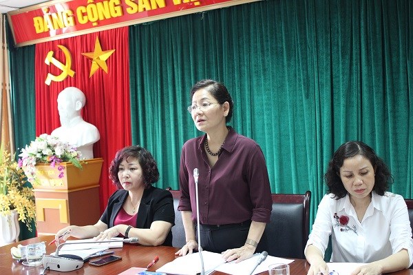 Đồng chí Trần Thị Hương - Phó Chủ tịch Hội LHPN Việt Nam phát biểu tại hội thảo.