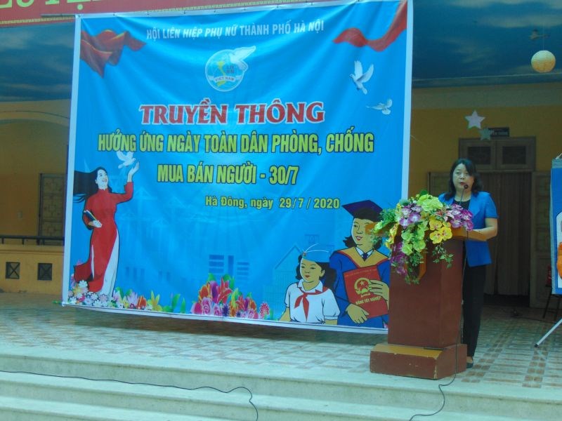 đồng chí Nguyễn Thị Thu Thủy, Phó Chủ tịch Thường trực Hội LHPN Hà Nội phát biểu.