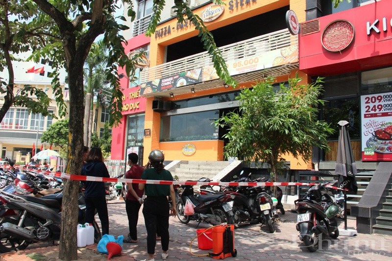 Phong tỏa tại số 106 Trần Thái Tông nơi bẹnh nhân nghi nhiễm làm việc.