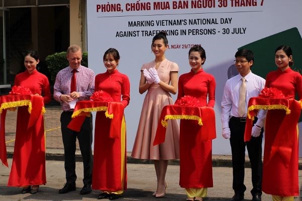 Hoa hậu Việt Nam Lương Thùy Linh tham gia  Lễ hưởng ứng Ngày toàn dân phòng, chống mua bán người 30/7