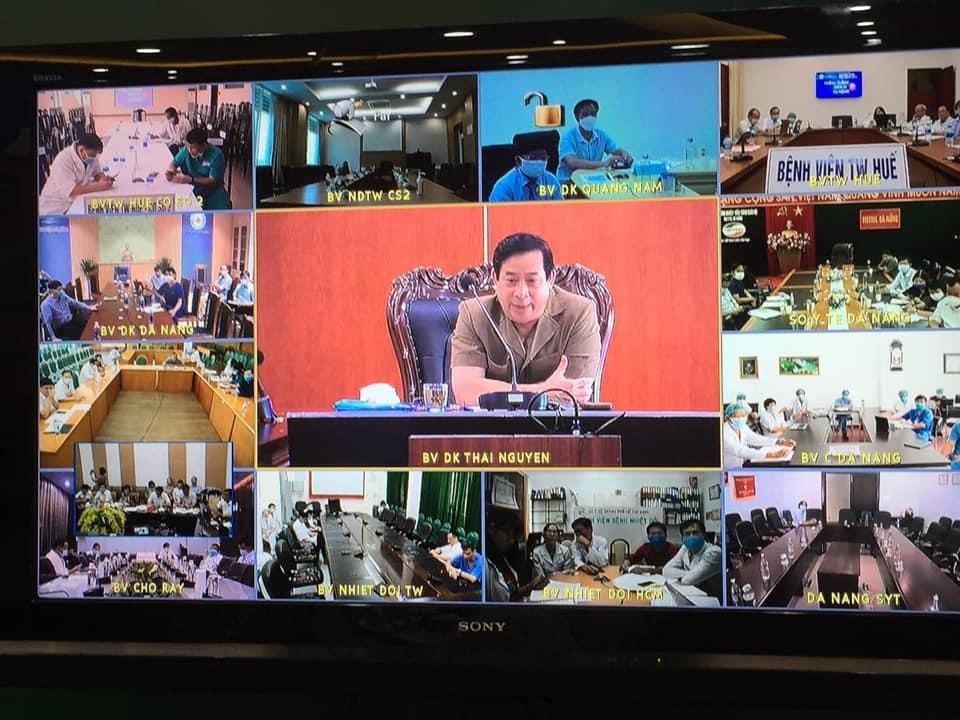 Các chuyên gia hội chẩn trực tuyến về tình hình các ca bệnh nặng của Đà Nẵng.