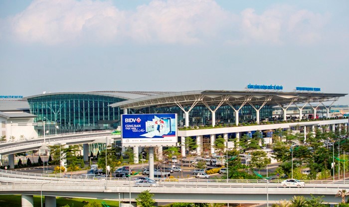 Một hành khách vừa bị Cảng vụ hàng không miền Bắc tại sân bay Nội Bài xử phạt 2 triệu đồng vì có hành vi nhổ nước bọt, lăng mạ nhân viên hàng không